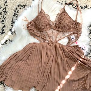 Brand New Selfie Leslie Tan Cut out Cress. Size Medium